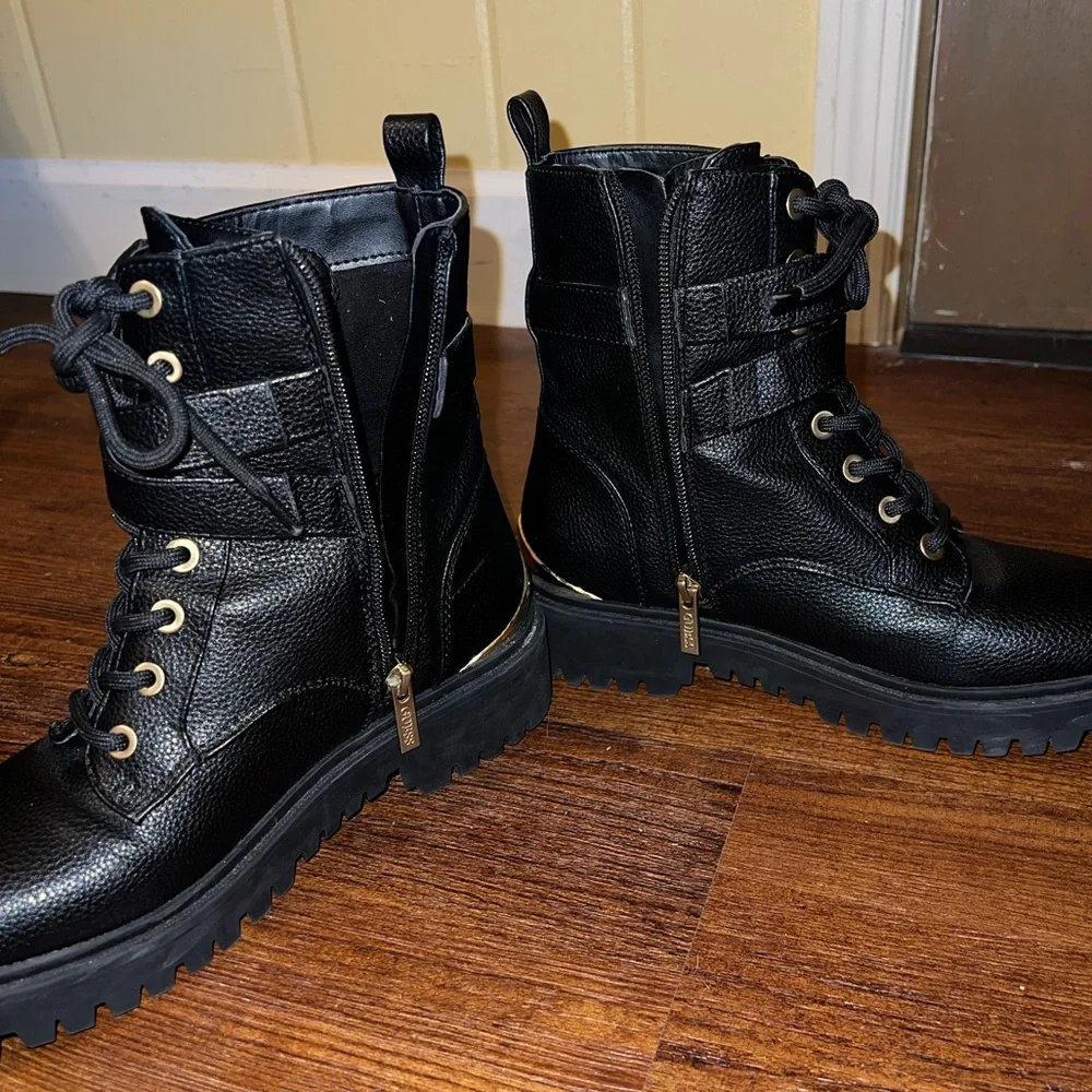 Guess Black Leather Gold Accent Lace Up Zip Moto Combat Ankle Boots Size 6.5 - Picture 9 of 13